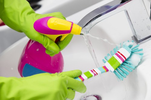 Bathroom cleaning details for end of tenancy cleaning in Chelsea